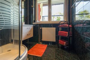 Badezimmer im ersten Stock